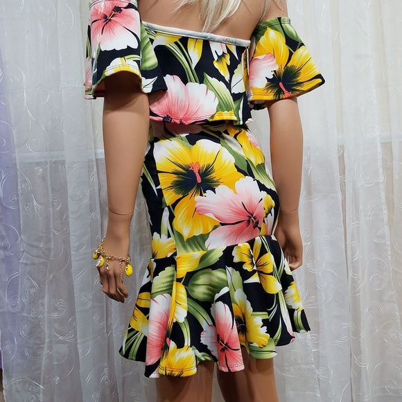 Hawaiin Floral Dress - Picture 2 of 8